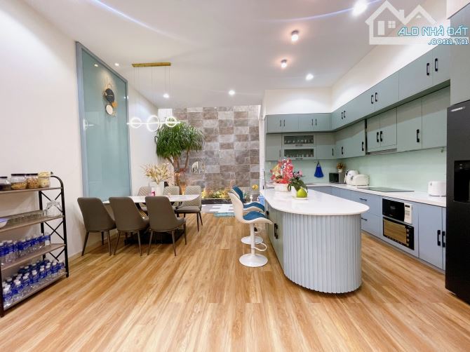 BÁN NHÀ ĐẸP GẦN BIỂN THIẾT KẾ HIỆN ĐẠI, 139M2 NỞ HẬU,  NGANG 6M , HẺM Ô TÔ TRÁNH NHAU - 4