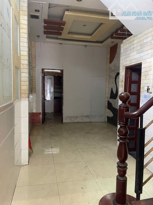 Mặt tiền 201 Lạc Long Quân Q11 4x18m 4L 5pn - 4