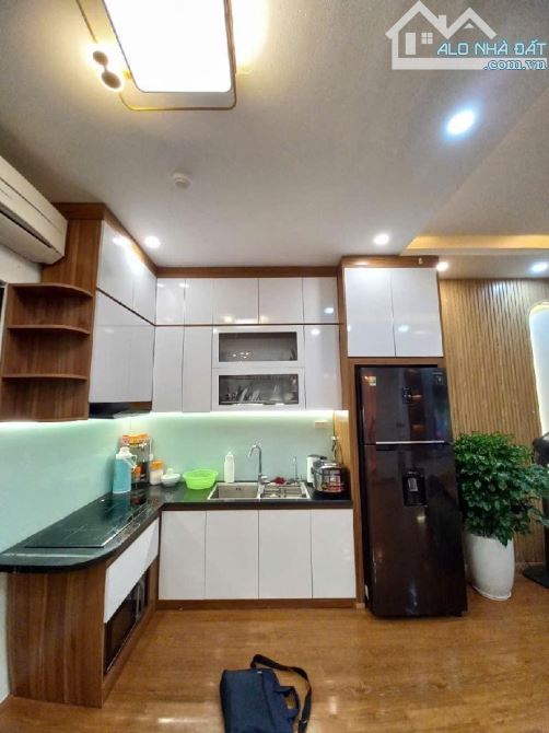 Bán căn hộ chung cư 68m 2ngủ, cạnh hồ, nhiều tiện ích, sổ đỏ, chỉ 3tỷ - 4