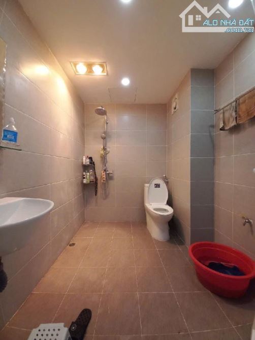 Bán căn hộ chung cư 68m 2ngủ, cạnh hồ, nhiều tiện ích, sổ đỏ, chỉ 3tỷ - 5