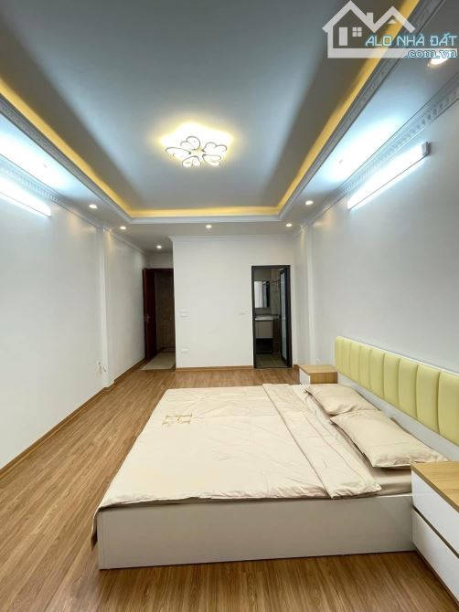 Nhà ĐẸP - Kinh Doanh - Ô TÔ - Thang Máy - Đê La Thành - ĐĐa - Dt : 40m2*6 tầng*nhỉnh 11tỷ - 6