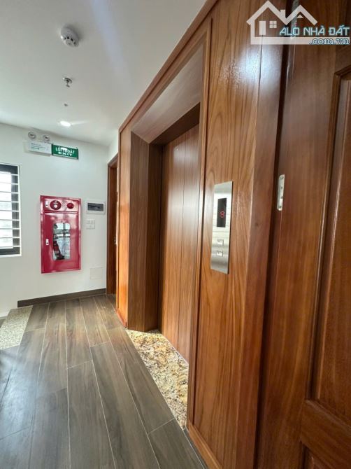 Bán Nhà Nguyên Hồng 65m2 8T MT 5M - Cực Hiếm - Phân Lô - Ô Tô Vào Nhà - Hệ Thống PCCC - 6
