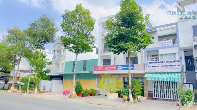 Cho thuê kho 240 m2 mặt tiền Trần Văn Trà - 9