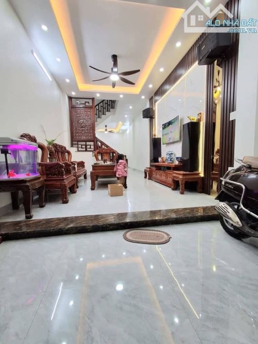 Nhà 3 tầng mới đẹp mặt đường phường Lộc Vượng