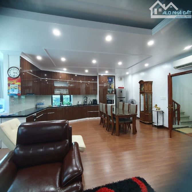 NHÀ PHÂN LÔ 3 THOÁNG GẦN BIỆT THỰ VƯỜN ĐÀO – TÂY HỒ, 72m2, 5 TẦNG, THANG MÁY, ĐƯỜNG Ô TÔ T