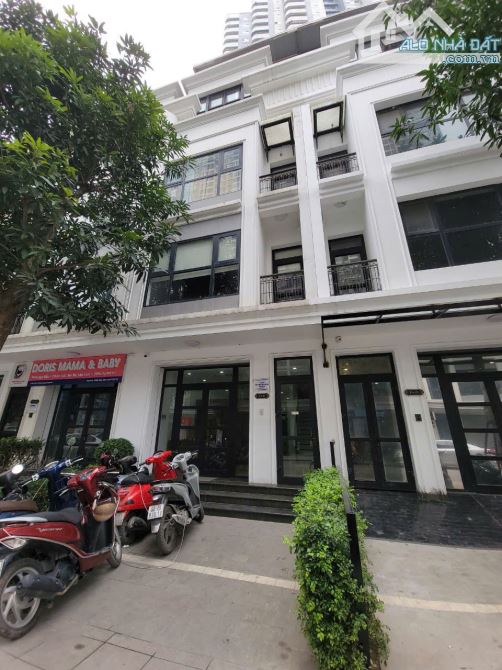 Cho thuê shophouse B17 Vinhomes Gardenia. DT 110m2, 5 tầng, thang máy, 55 triệu