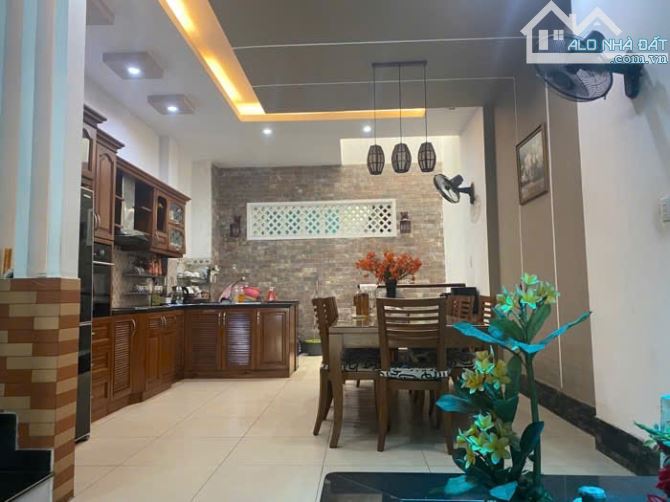 💥SIÊU PHẨM 5 TẦNG - 91M2(4.5*21) -KHU SÂN BAY HẬU GIANG - CÓ HẦM RỘNG ĐỂ XE 7 CHỔ