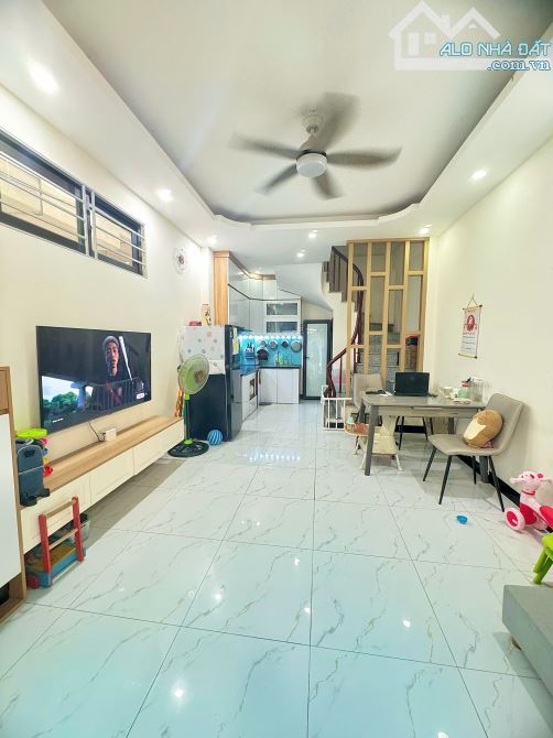 🏠 BÁN NHÀ PHỐ XỐM - GẦN SÂN BÓNG QUANG LÃM - LÔ GÓC 2 MẶT THOÁNG 3Pn