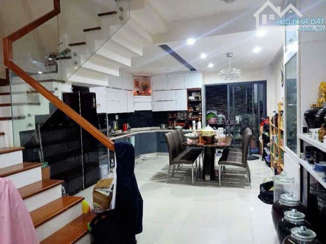 SIÊU PHẨM NHÀ 3 TẦNG-MẶT TIỀN ĐƯỜNG NGUYỄN HỮU DẬT-HOÀ CƯỜNG BẮC-TT HẢI CHÂU ĐÀ NẴNG.