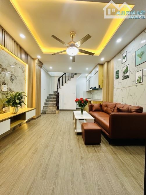 Nhà đẹp , Hồng Mai 21m2 6 tầng . Giá 4,8 tỷ