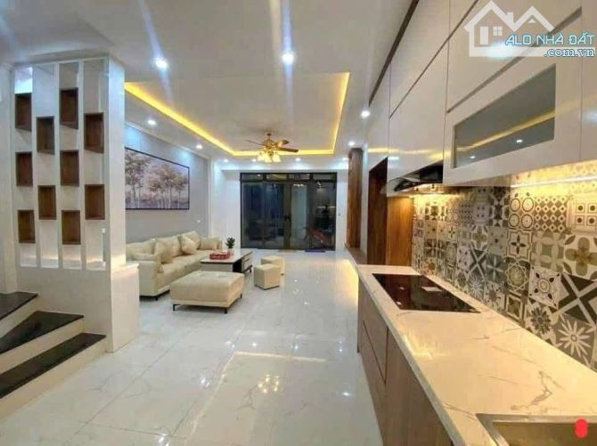 Bán nhà Hồ Tùng Mậu 42m2, 6 tầng thang máy, oto đỗ cửa, kinh doanh đỉnh chỉ hơn 8 tỷ