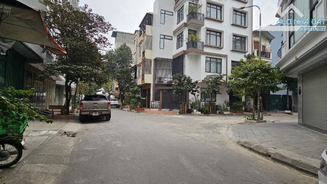 đất 50m- mặt tiền 4,3m- 7,8 tỷ- oto tránh- vỉa hè