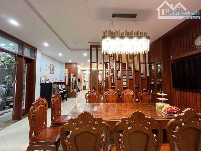 Hiếm Nhà đẹp 4 tầng đường Lê Trọng Tấn, 203m2, MT 9m, full nội thất, giá 47 tỷ