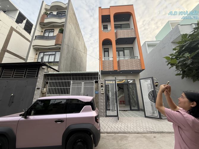 Nhà HXH Đường Số 6, gần Vincom Quận 9 60m2, 3 Tầng giá 5 tỏi - 1