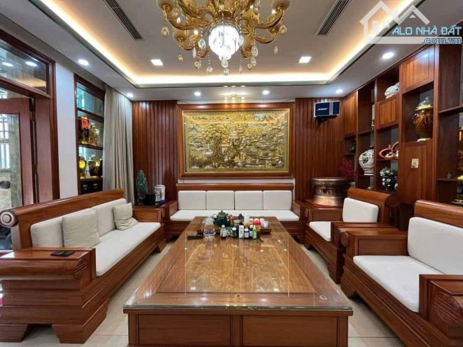 Hiếm Nhà đẹp 4 tầng đường Lê Trọng Tấn, 203m2, MT 9m, full nội thất, giá 47 tỷ - 1
