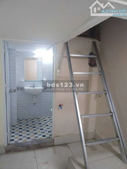 Cho thuê Mặt bằng 4x10m 1 gác CMT8 Phường Bến Thành Quận 1 - 2