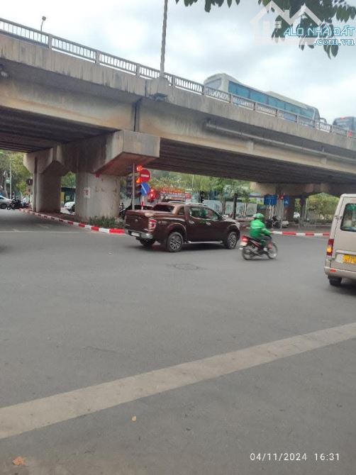 BÁN NHÀ. MẶT ĐƯỜNG VÀNH ĐAI 3 ! LÔ GÓC NGÃ TƯ BÁN ĐẢO LINH ĐÀM, Dt:160m2  3Tang mt 24m Gi - 2