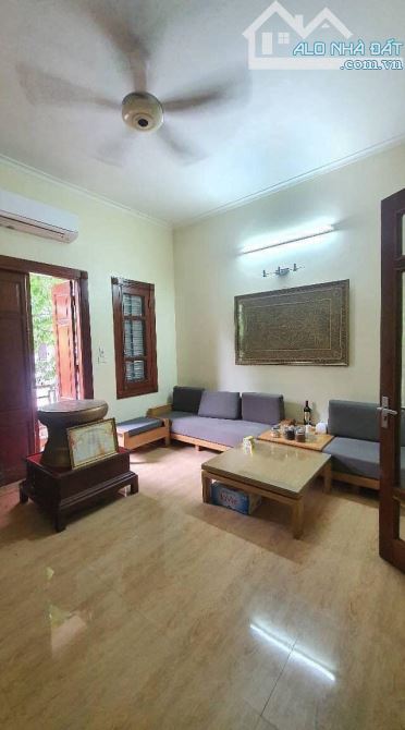 BÁN GẤP NHÀ PHỐ NGUYỄN ĐÌNH THI,THỤY KHUÊ.DT:165M2.MT:7,5M.Ô TÔ VÀO NHÀ.CÁCH MP 40M. - 2