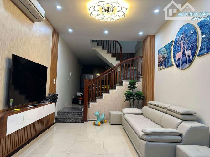 Bán nhà tái định cư Giang Biên – 42m², 4 tầng, ô tô tránh – Giá tốt nhất khu vực! - 2