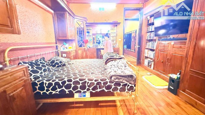 Bán nhà Trần Quốc Hoàn. Nhà Phân lô ôtô tránh, kinh doanh, Ở sướng. 50m*5t, mt 4.2m, 16 tỷ - 2