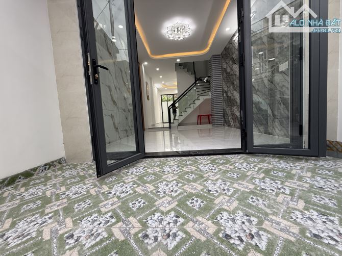Nhà HXH Đường Số 6, gần Vincom Quận 9 60m2, 3 Tầng giá 5 tỏi - 4