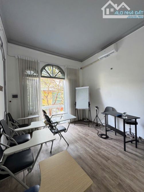 BÁN NHÀ MẶT PHỐ TT QUẬN CẦU GIẤY – VỊ TRÍ ĐẮC ĐỊA, KINH DOANH. DT 50m2 4 tầng, giá TT - 4