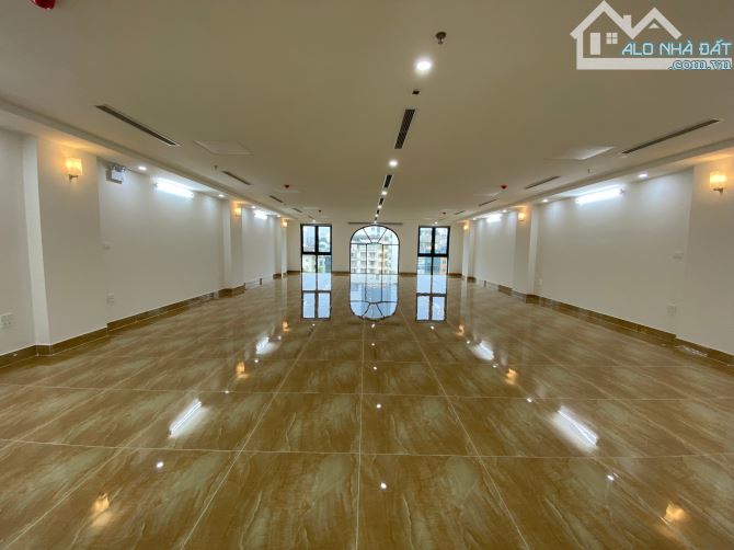 Cho thuê mặt phố Trung Hòa làm NHÀ HÀNG… .DT : 140 M * 5 Tầng . MT : 6M . Thang Máy - 4