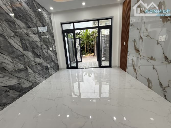 Nhà HXH Đường Số 6, gần Vincom Quận 9 60m2, 3 Tầng giá 5 tỏi - 5