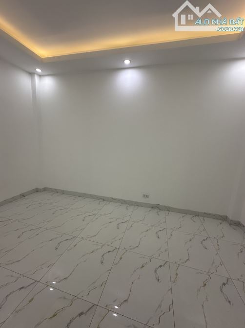 Bán nhà riêng 419 Lĩnh Nam P. Vĩnh Hưng Hoàng Mai HN. 36m x 5 tầng 5 phòng ngủ view hồ - 5