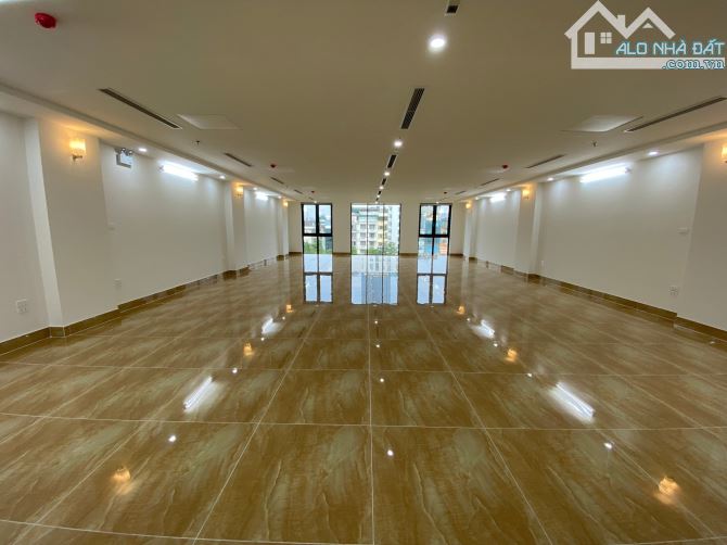 Cho thuê mặt phố Trung Hòa làm NHÀ HÀNG… .DT : 140 M * 5 Tầng . MT : 6M . Thang Máy - 5