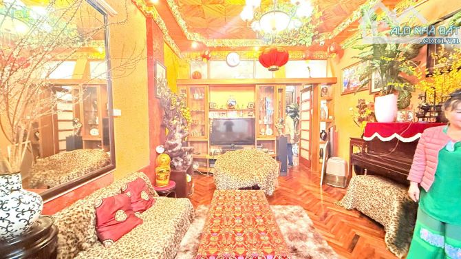 Bán nhà Trần Quốc Hoàn. Nhà Phân lô ôtô tránh, kinh doanh, Ở sướng. 50m*5t, mt 4.2m, 16 tỷ - 5