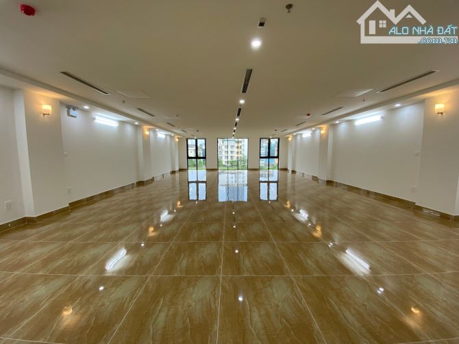 Cho thuê mặt phố Trung Hòa làm NHÀ HÀNG… .DT : 140 M * 5 Tầng . MT : 6M . Thang Máy - 6