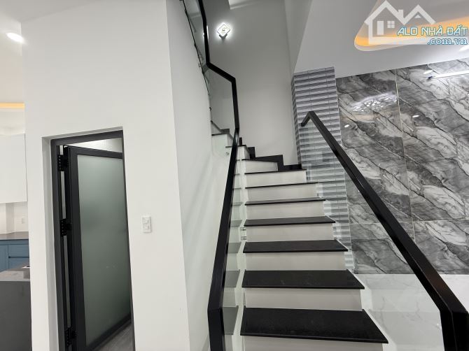 Nhà HXH Đường Số 6, gần Vincom Quận 9 60m2, 3 Tầng giá 5 tỏi - 7