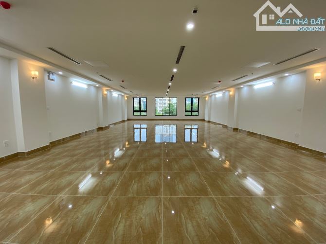 Cho thuê mặt phố Trung Hòa làm NHÀ HÀNG… .DT : 140 M * 5 Tầng . MT : 6M . Thang Máy - 7