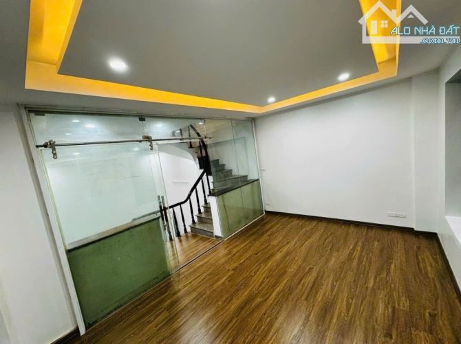 Nhà phố Dịch Vọng - Cầu Giấy 45m2 5 tầng mt 5 mét nhỉnh 12 Tỷ   Ngõ Ô tô- Mặt tiền rộng- K - 7