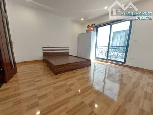 Bán nhà Phúc Lợi , Xây 5 Tầng, DT 32m2 ,Mt 4.6m, Giá 4.6 tỷ , Gần ô tô - View thoáng - 7