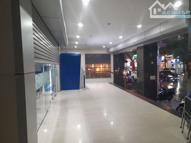Chính chủ gửi bán nhà mặt phố Nguyễn Khánh Toàn: 330m2, 9 tầng, MT: 20m. Giá: 210 tỷ