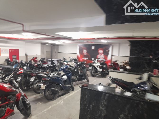 Bán tòa nhà Văn Phòng mặt phố Hàng Bài DT 250m2 * 11 tầng * MT 10m, Giá 200 tỷ