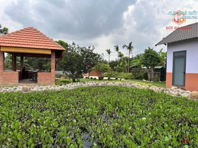Cần bán khu nhà nghỉ dưỡng 1800m2 thuộc Xã Tân Bình, Huyện Vĩnh Cửu, Đồng Nai