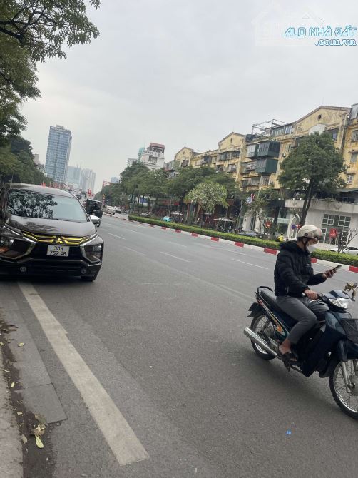 Bán căn nhà Dân tự xây đang ở Trong ngõ ô tô  Phố NGUYỄN CHÍ THANH - BA ĐÌNH - Hà Nội