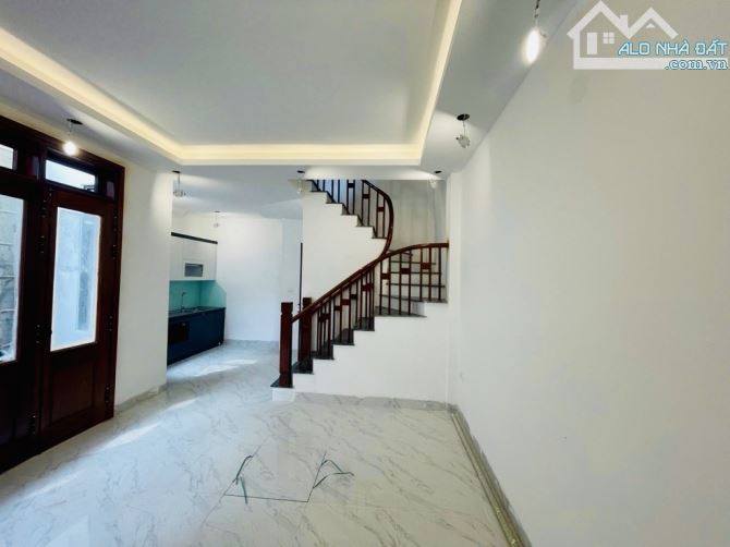 Nhà mới ở ngay Chu Huy Mân, 6 tầng hoàn thiện đẹp, 34m2 MT4M giá hơn 4 tỷ