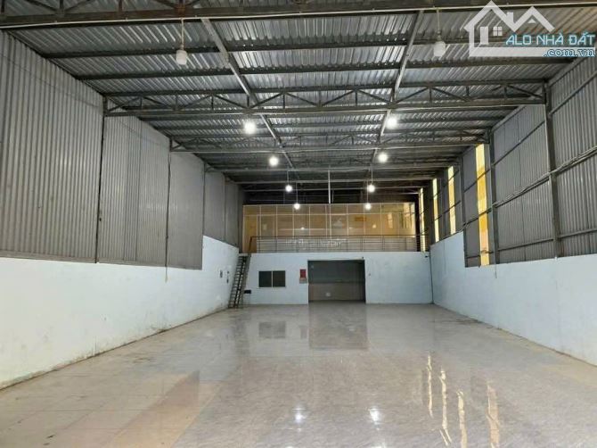 Cho thuê kho xưởng 720m2 sạch đẹp giá cực rẻ tại xã Vĩnh Lộc B, Bình Chánh