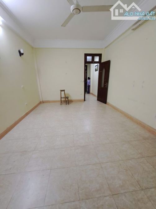 Cho thuê nhà ngõ 26 phố Đặng Thùy Trâm - Cầu Giấy. Dt 65m x 5 tầng, đường rộng 10m