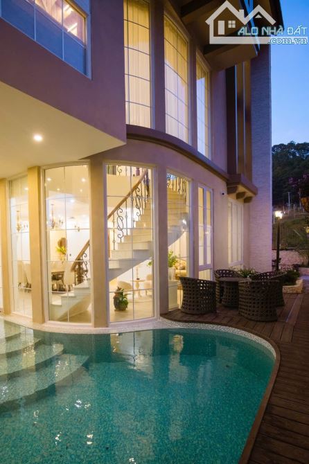 Bán biệt phủ phong cách Neoclassic kết hợp Farmhouse siêu đẹp cách ĐL 12km ngay trung tâm