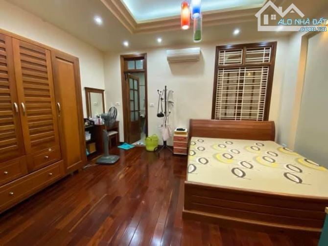 BÁN NHÀ PHỐ HỒNG TIẾN. 65M2 * 4 TẦNG * 9,2 TỶ. FULL NỘI THẤT, GẦN PHỐ.