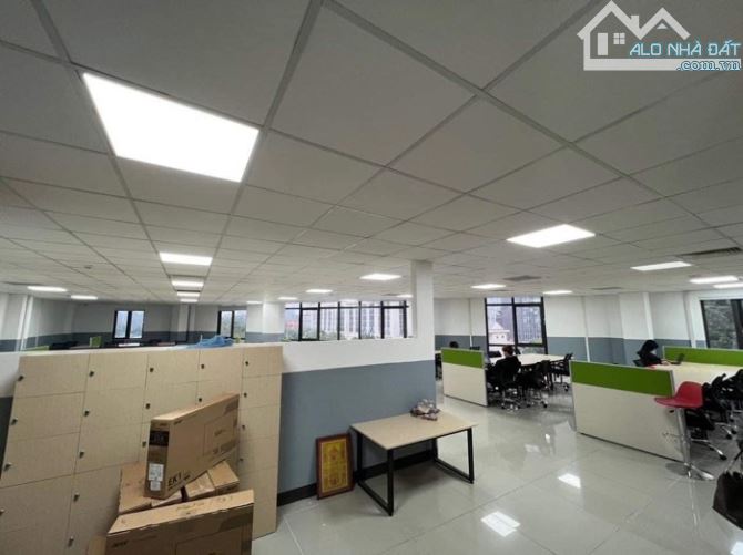 Bán tòa nhà Văn Phòng mặt phố Hàng Bài DT 250m2 * 11 tầng * MT 10m, Giá 200 tỷ - 2