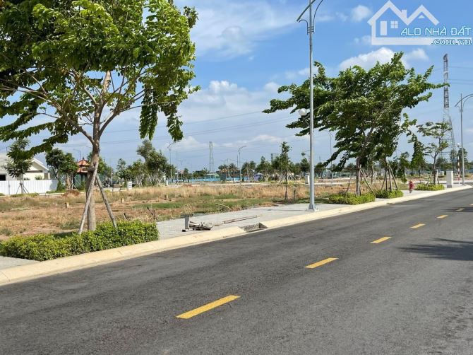 BÁN ĐẤT MẶT TIỀN CẠNH SÂN BAY QUỐC TẾ LONG THÀNH GIÁ CHỈ 10TR/M , SHR - 2