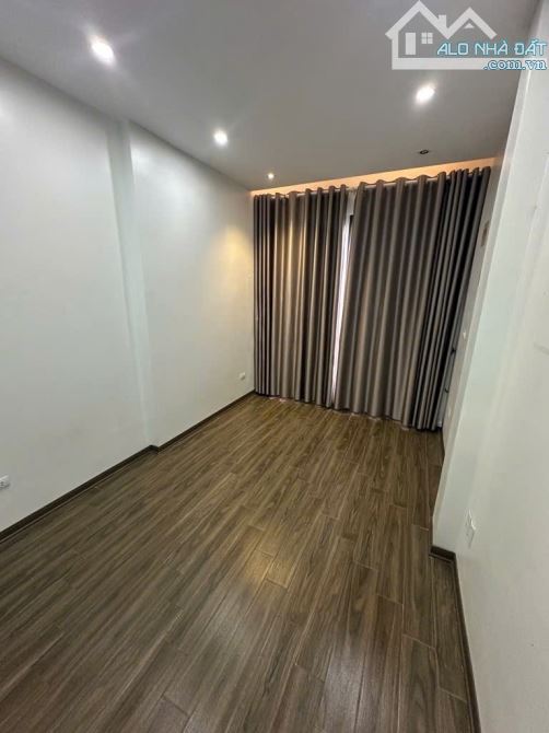 BÁN NHÀ PHỐ TRƯƠNG ĐỊNH - 30M x 4T - 3P.NGỦ - NGÕ NÔNG - 3 GÁC ĐỖ CỬA - 2