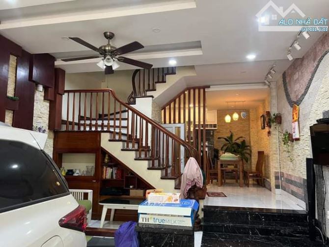 Bán nhà Ngô Thì Nhậm 55m x 4 tầng phân lô ô tô vào nhà, 2 mặt thoáng trước sau, chỉ hơn 9 - 3