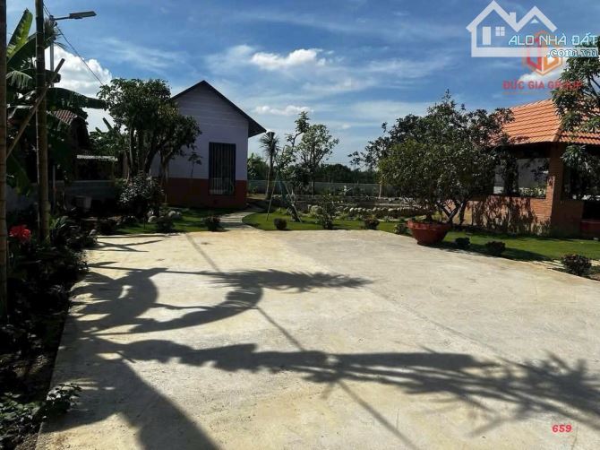 Cần bán khu nhà nghỉ dưỡng 1800m2 thuộc Xã Tân Bình, Huyện Vĩnh Cửu, Đồng Nai - 4